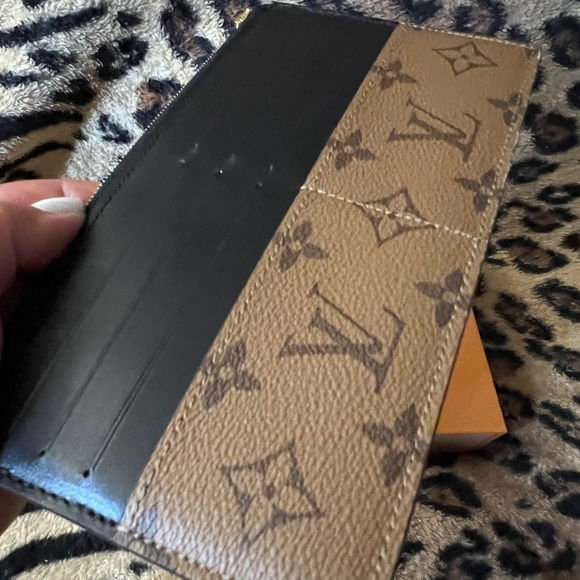 🔥SUPER SALE REDUCTION🔥✅PRICE FIRM✅ AUTHENTIC Louis Vuitton Reverse Wallet - Picture 6 of 16